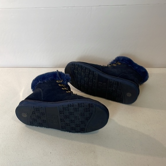 LAMO BLUE  lace up boot. Faux fur lined to keep your feet warm. Size 7 EU 38 - Picture 5 of 6